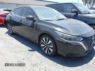 2025 Nissan Sentra SV z VIN 3N1AB8CV8SY222964, wystawiony jako IAAI lot #41573163 z przebiegiem 2 271 mil mil oraz . Historia ofert i sprzedaży dostępna na DreamBid. Obrazek 1.