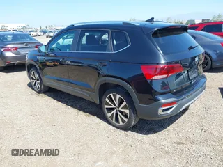 2022 Volkswagen Taos SE z VIN 3VVRX7B2XNM040120, wystawiony jako IAAI lot #41858923 z przebiegiem 35 341 mil mil oraz . Historia ofert i sprzedaży dostępna na DreamBid. Obrazek 3.