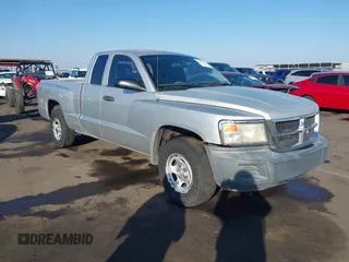 2008 Dodge Dakota ST with VIN 1D7HE22KX8S626188, listed as a IAAI auction lot 41454772 with 215,297 mi miles and . Bid and sale history available at carsss.com. Image 1.
