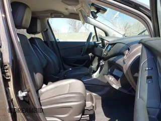 2021 Chevrolet Trax LT with VIN KL7CJPSB0MB340466, listed as a IAAI auction lot 42044241 with 27,019 mi miles. Bid and sale history available at carsss.com. Image 5.