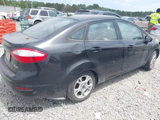 2014 Ford Fiesta SE z VIN 3FADP4BJXEM232657, wystawiony jako IAAI lot #42132147 z przebiegiem 290 396 mil mil oraz . Historia ofert i sprzedaży dostępna na DreamBid. Obrazek 4.