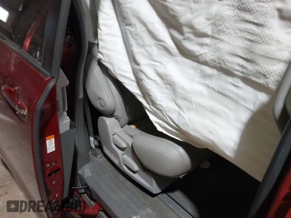 2018 Toyota Sienna XLE Auto Access Seat with VIN 5TDYZ3DC6JS920230, listed as a IAAI auction lot 41566438 with 186,213 mi miles. Bid and sale history available at carsss.com. Image 8.