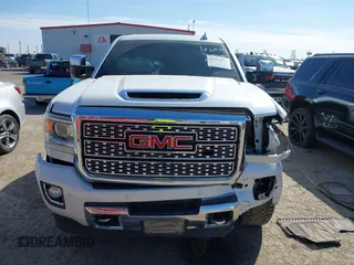 2019 GMC Sierra 2500HD Denali with VIN 1GT12SEY8KF139611, listed as a IAAI auction lot 41641028 with 69,776 mi miles. Bid and sale history available at carsss.com. Image 12.