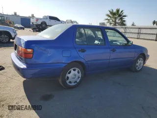 1998 Volkswagen Jetta z VIN 3VWRB81H3WM156525, wystawiony jako Copart lot #42262735 z przebiegiem 83 473 mil mil oraz Czysty tytuł • Clean title. Historia ofert i sprzedaży dostępna na DreamBid. Obrazek 3.