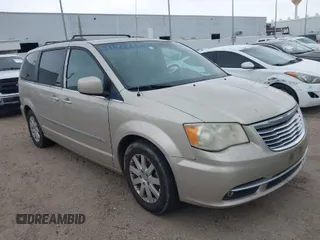 2013 Chrysler Town & Country Touring z VIN 2C4RC1BG7DR721863, wystawiony jako IAAI lot #41912250 z przebiegiem 243 444 mil mil oraz . Historia ofert i sprzedaży dostępna na DreamBid. Obrazek 1.