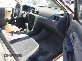 2001 Toyota Camry CE with VIN 4T1BG22K11U111984, listed as a IAAI auction lot 42009171 with 160,082 mi miles. Bid and sale history available at carsss.com. Image 5.