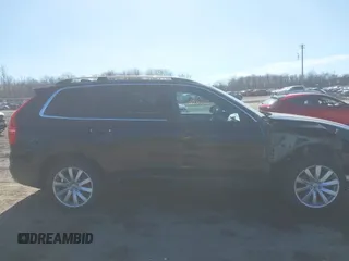 2018 Volvo XC90 Momentum with VIN YV4A22PKXJ1325880, listed as a IAAI auction lot 41719160 with 105,810 mi miles. Bid and sale history available at carsss.com. Image 14.