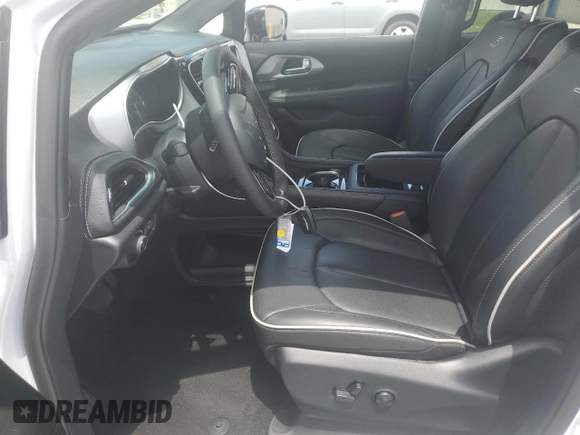 2025 Chrysler Pacifica Limited with VIN 2C4RC1GG1SR539601, listed as a Copart auction lot 60714795 with 9,796 mi miles and Clean title. Bid and sale history available at DreamBid. Image 7.