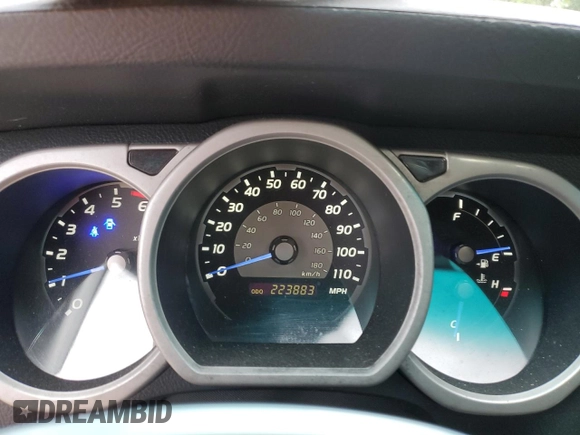 2004 Toyota 4Runner SR5 z VIN JTEBU14R040030242, wystawiony jako Copart lot #57831435 z przebiegiem 223 883 mil mil oraz Szkoda całkowita • Salvage title. Historia ofert i sprzedaży dostępna na DreamBid. Obrazek 9.