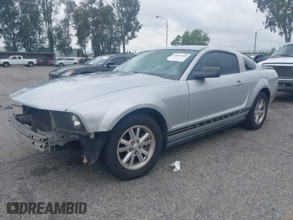 2007 Ford Mustang Deluxe with VIN 1ZVFT80N375282334, listed as a IAAI auction lot 42051959 with 207,901 mi miles. Bid and sale history available at carsss.com. Image 20.