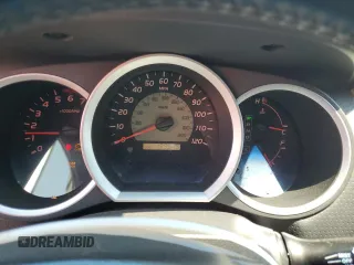 2005 Toyota Tacoma PreRunner z VIN 5TETU62N85Z040024, wystawiony jako Copart lot #57858105 z przebiegiem 199 515 mil mil oraz Czysty tytuł • Clean title. Historia ofert i sprzedaży dostępna na DreamBid. Obrazek 9.