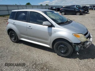 2006 Scion xA z VIN JTKKT624960165579, wystawiony jako Copart lot #55891475 z przebiegiem 81 165 mil mil oraz Szkoda całkowita • Salvage title. Historia ofert i sprzedaży dostępna na DreamBid. Obrazek 4.
