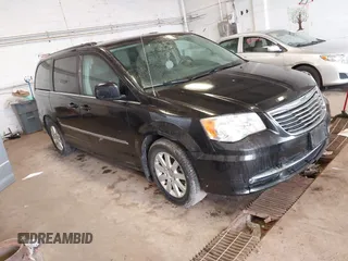 2014 Chrysler Town & Country Touring z VIN 2C4RC1BG5ER358156, wystawiony jako IAAI lot #42467959 z przebiegiem 166 504 mil mil oraz . Historia ofert i sprzedaży dostępna na DreamBid. Obrazek 1.