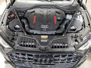 2023 Audi S8 z VIN WAULSAF84PN009501, wystawiony jako Copart lot #62595324 z przebiegiem 18 928 mil mil oraz Szkoda całkowita • Salvage title. Historia ofert i sprzedaży dostępna na DreamBid. Obrazek 11.