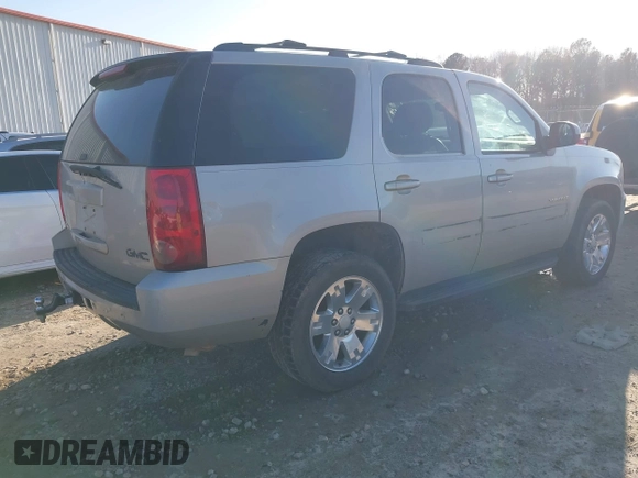 2008 GMC Yukon SLT w/4SB with VIN 1GKFC13038R105520, listed as a IAAI auction lot 41453825 with 245,024 mi miles. Bid and sale history available at carsss.com. Image 4.