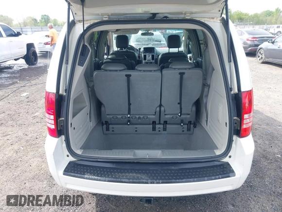 2010 Chrysler Town & Country Touring with VIN 2A4RR5D19AR188015, listed as a IAAI auction lot 41997283 with 172,877 mi miles. Bid and sale history available at carsss.com. Image 17.