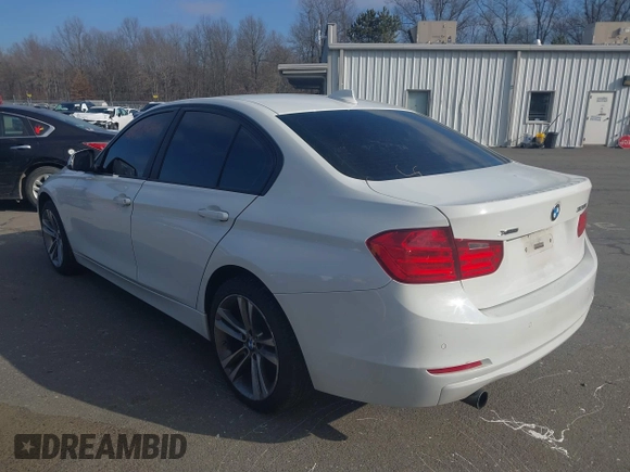 2015 BMW 3 Series 320i xDrive с VIN WBA3C3G55FNS75282, выставлен на аукционе IAAI как лот 41336850 с пробегом 120 856 миль миль и . История ставок и продаж доступна на DreamBid. Изображение 3.