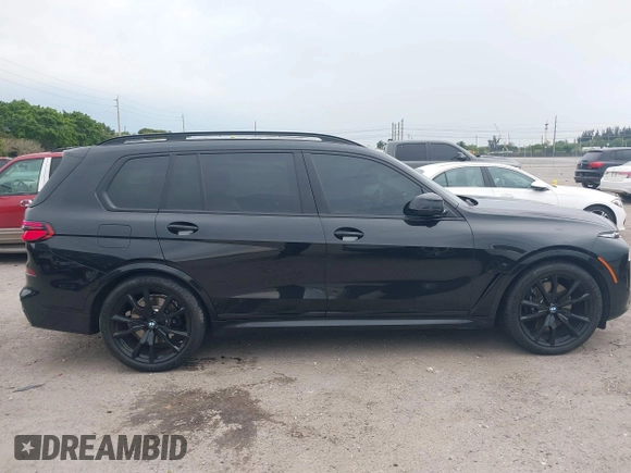 2024 BMW X7 xDrive40i z VIN 5UX23EM01R9V59412, wystawiony jako IAAI lot #41890300 z przebiegiem 11 867 mil mil oraz . Historia ofert i sprzedaży dostępna na DreamBid. Obrazek 13.