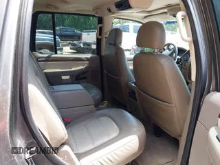 2005 Ford Explorer Eddie Bauer z VIN 1FMDU74W25UB59367, wystawiony jako IAAI lot #42604103 z przebiegiem 276 955 mil mil oraz . Historia ofert i sprzedaży dostępna na DreamBid. Obrazek 8.