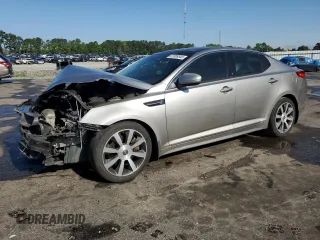 2011 Kia Optima SX z VIN KNAGR4A65B5161039, wystawiony jako Copart lot #57889545 z przebiegiem Nie podano mil oraz Szkoda całkowita • Salvage title. Historia ofert i sprzedaży dostępna na DreamBid. Obrazek 1.