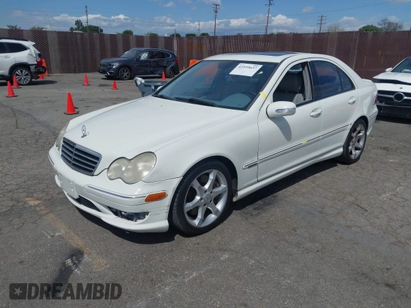 2007 Mercedes-Benz C 230 Sport z VIN WDBRF52H77F918808, wystawiony jako IAAI lot #41939637 z przebiegiem 137 538 mil mil oraz . Historia ofert i sprzedaży dostępna na DreamBid. Obrazek 2.