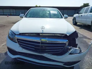 2017 Mercedes-Benz E 300 Luxury z VIN WDDZF4JB3HA236618, wystawiony jako IAAI lot #42489715 z przebiegiem 74 946 mil mil oraz . Historia ofert i sprzedaży dostępna na DreamBid. Obrazek 12.
