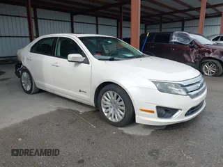 2010 Ford Fusion Hybrid z VIN 3FADP0L35AR182062, wystawiony jako IAAI lot #42399945 z przebiegiem 101 565 mil mil oraz . Historia ofert i sprzedaży dostępna na DreamBid. Obrazek 1.