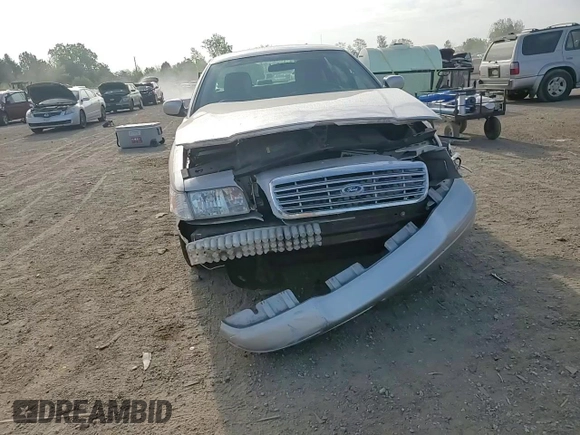 2011 Ford Crown Victoria LX z VIN 2FABP7EVXBX155506, wystawiony jako Copart lot #56899375 z przebiegiem 177 956 mil mil oraz Szkoda całkowita • Salvage title. Historia ofert i sprzedaży dostępna na DreamBid. Obrazek 13.