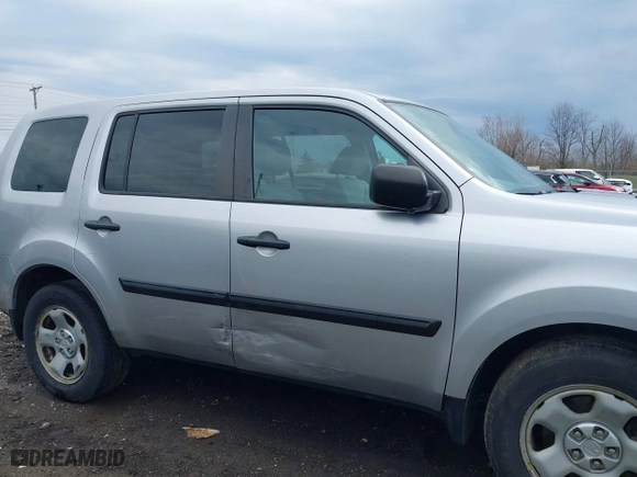2013 Honda Pilot LX with VIN 5FNYF4H21DB076834, listed as a IAAI auction lot 41879938 with 174,219 mi miles. Bid and sale history available at carsss.com. Image 6.