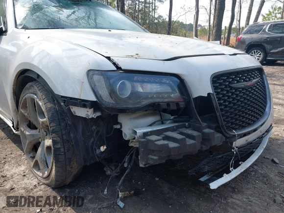 2021 Chrysler 300 with VIN 2C3CCABG1MH520380, listed as a IAAI auction lot 41639405 with 87,832 mi miles. Bid and sale history available at carsss.com. Image 6.