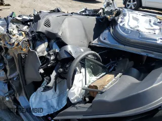 2025 Nissan Versa SV z VIN 3N1CN8EV3SL822009, wystawiony jako Copart lot #55924995 z przebiegiem Nie podano mil oraz Nie do naprawy • Non repairable. Historia ofert i sprzedaży dostępna na DreamBid. Obrazek 8.