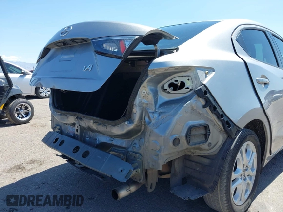 2016 Scion iA z VIN 3MYDLBZV1GY132561, wystawiony jako IAAI lot #42425947 z przebiegiem 94 882 mil mil oraz . Historia ofert i sprzedaży dostępna na DreamBid. Obrazek 6.