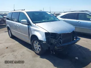 2010 Chrysler Town & Country Touring z VIN 2A4RR5D16AR492032, wystawiony jako IAAI lot #42359507 z przebiegiem 153 447 mil mil oraz . Historia ofert i sprzedaży dostępna na DreamBid. Obrazek 1.