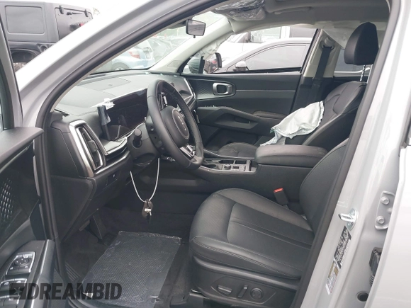 2025 Kia Sorento S z VIN 5XYRL4JC1SG334274, wystawiony jako IAAI lot #41820190 z przebiegiem 8 336 mil mil oraz . Historia ofert i sprzedaży dostępna na DreamBid. Obrazek 5.