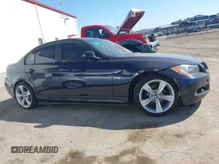 2007 BMW 3 Series 328i with VIN WBAVC53537FZ80622, listed as a IAAI auction lot 41923438 with 112,954 mi miles and . Bid and sale history available at carsss.com. Image 14.