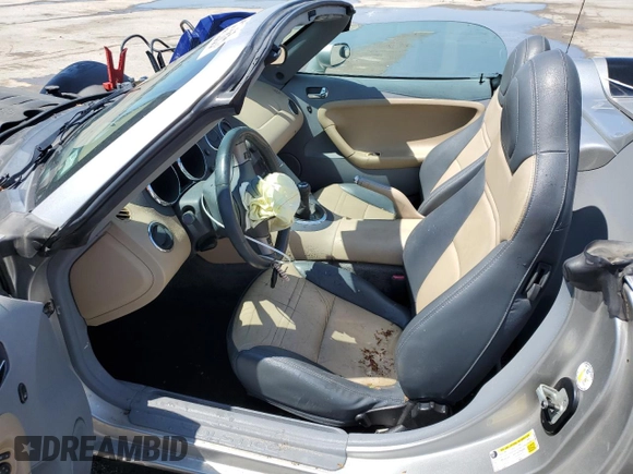 2007 Pontiac Solstice z VIN 1G2MB35B87Y131331, wystawiony jako Copart lot #53976805 z przebiegiem 183 659 mil mil oraz Szkoda całkowita • Salvage title. Historia ofert i sprzedaży dostępna na DreamBid. Obrazek 7.