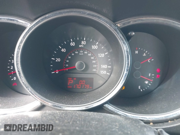 2011 Kia Sorento EX with VIN 5XYKUDA2XBG131874, listed as a IAAI auction lot 41901492 with 170,179 mi miles. Bid and sale history available at carsss.com. Image 7.