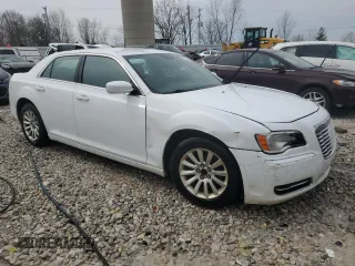 2014 Chrysler 300 z VIN 2C3CCAAG6EH160123, wystawiony jako Copart lot #51525765 z przebiegiem 145 338 mil mil oraz Czysty tytuł • Clean title. Historia ofert i sprzedaży dostępna na DreamBid. Obrazek 4.