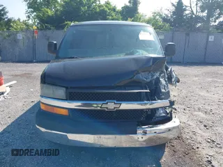 2005 Chevrolet Express Passenger z VIN 1GNFG15T751169844, wystawiony jako IAAI lot #42393893 z przebiegiem 226 673 mil mil oraz . Historia ofert i sprzedaży dostępna na DreamBid. Obrazek 12.