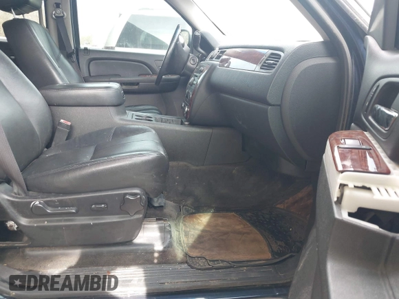 2012 Chevrolet Avalanche LT with VIN 3GNMCFE00CG274892, listed as a IAAI auction lot 41792001 with 169,920 mi miles. Bid and sale history available at carsss.com. Image 5.