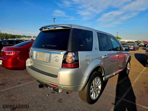2014 Land Rover LR2 with VIN SALFR2BG5EH389838, listed as a Copart auction lot 76070094 with 131,493 mi miles and Clean Title. Bid and sale history available at carsss.com. Image 4.