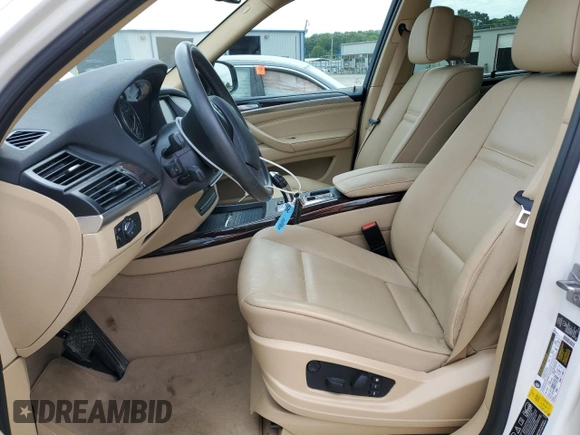 2013 BMW X5 xDrive35i z VIN 5UXZV4C59D0B21124, wystawiony jako Copart lot #57881665 z przebiegiem 41 277 mil mil oraz Tytuł czysty. Historia ofert i sprzedaży dostępna na DreamBid. Obrazek 7.