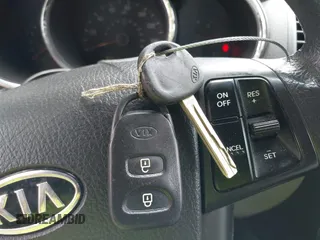 2013 Kia Sorento LX z VIN 5XYKT3A60DG338695, wystawiony jako IAAI lot #42252721 z przebiegiem 200 000 mil mil oraz . Historia ofert i sprzedaży dostępna na DreamBid. Obrazek 11.