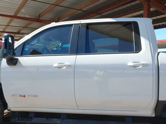 2021 GMC Sierra 2500HD AT4 with VIN 1GT19PEY2MF124565, listed as a IAAI auction lot 41841361 with 131,341 mi miles. Bid and sale history available at carsss.com. Image 15.
