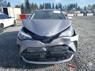 2020 Toyota C-HR LE with VIN JTNKHMBXXL1077939, listed as a IAAI auction lot 42044122 with 47,140 mi miles. Bid and sale history available at carsss.com. Image 12.