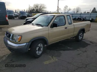 1998 Nissan Frontier XE z VIN 1N6DD26S4WC369815, wystawiony jako Copart lot #42092495 z przebiegiem Nie podano mil oraz Szkoda całkowita • Salvage title. Historia ofert i sprzedaży dostępna na DreamBid. Obrazek 1.