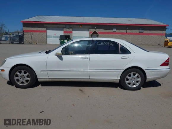 2001 Mercedes-Benz S with VIN WDBNG70J81A166750, listed as a IAAI auction lot 42168436 with 149,258 mi miles. Bid and sale history available at carsss.com. Image 12.