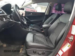 2015 Volkswagen Passat SEL Premium z VIN 1VWCV7A33FC013698, wystawiony jako Copart lot #53376915 z przebiegiem 86 831 mil mil oraz Szkody całkowita. Historia ofert i sprzedaży dostępna na DreamBid. Obrazek 7.