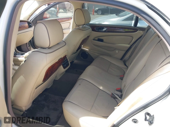 2008 Jaguar XJ Vanden Plas with VIN SAJWA82BX8SH28725, listed as a IAAI auction lot 41749097 with 64,440 mi miles. Bid and sale history available at carsss.com. Image 8.