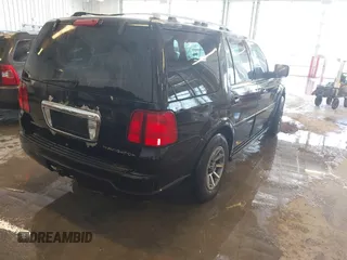 2006 Lincoln Navigator Luxury with VIN 5LMFU27556LJ14538, listed as a IAAI auction lot 41608330 with 265,838 mi miles. Bid and sale history available at carsss.com. Image 4.